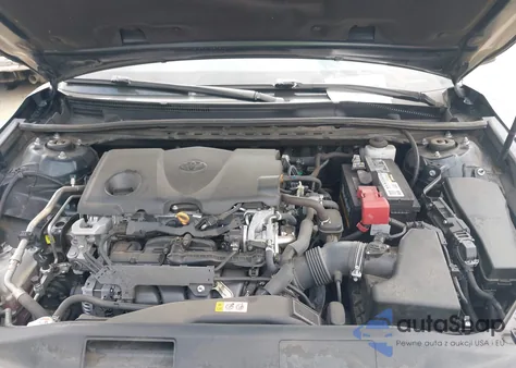 2020 Toyota Camry Le z USA, uszkodzony, nr VIN 4T1C11AK9LU979686